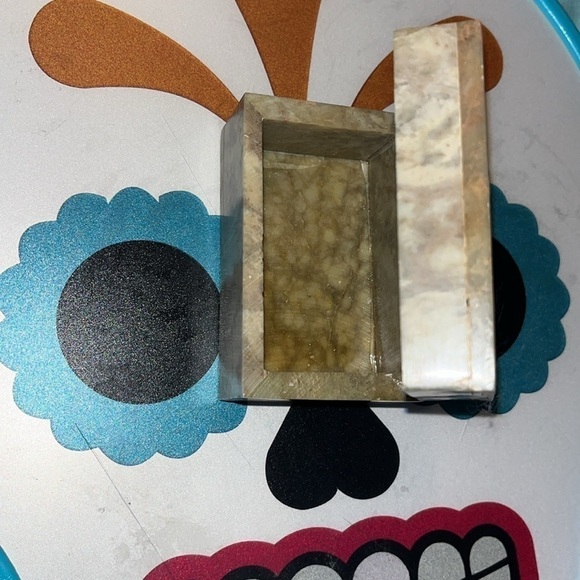 Vintage Soapstone Jewelry Box with Mother of Pearl Inlay - Picture 2 of 6